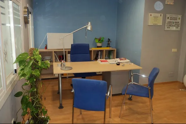 Despatx de visita · On t'escoltem abans de començar